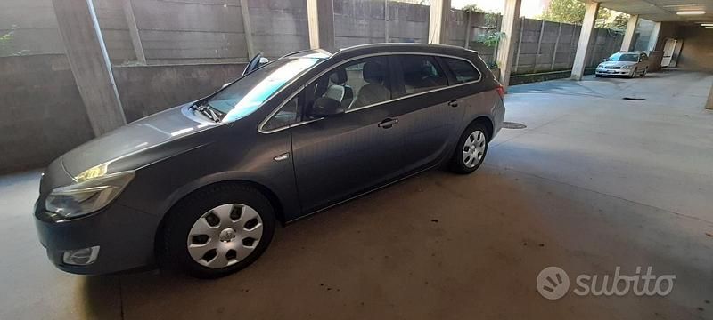Usata Opel Astra Sport 115 CV (84 kW) 2011 Grigio Station wagon