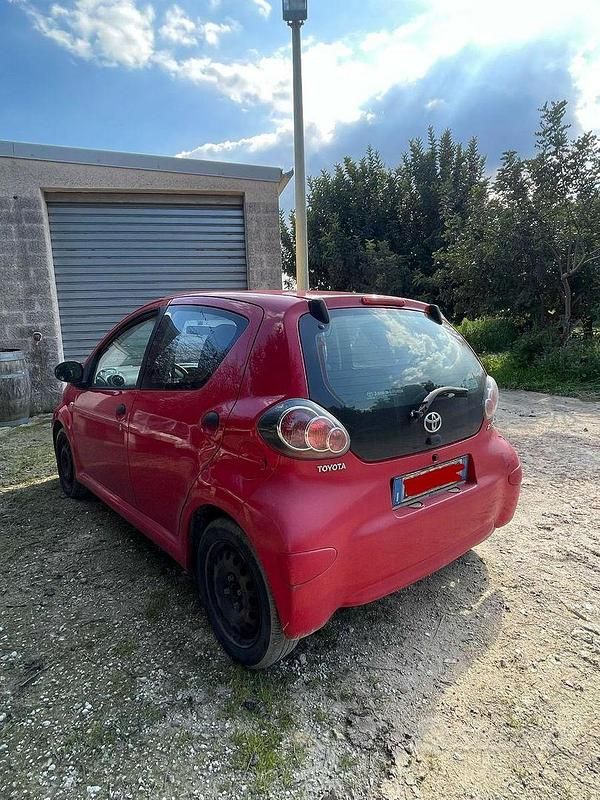 Usata Toyota Aygo 2009 Rosso Utilitaria