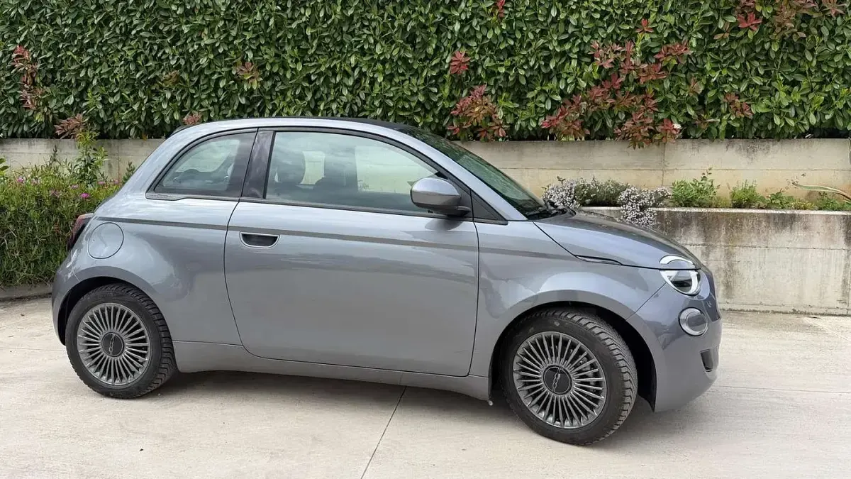 Usata Fiat 500e Icon 42 kW (58 CV) 2022 Grigio Cabrio