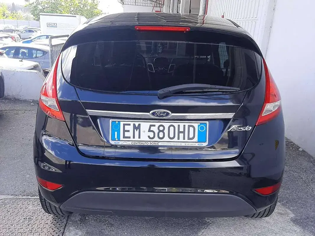 Usata Ford Fiesta Titanium 71 CV (52 kW) 2012 Nero Berlina