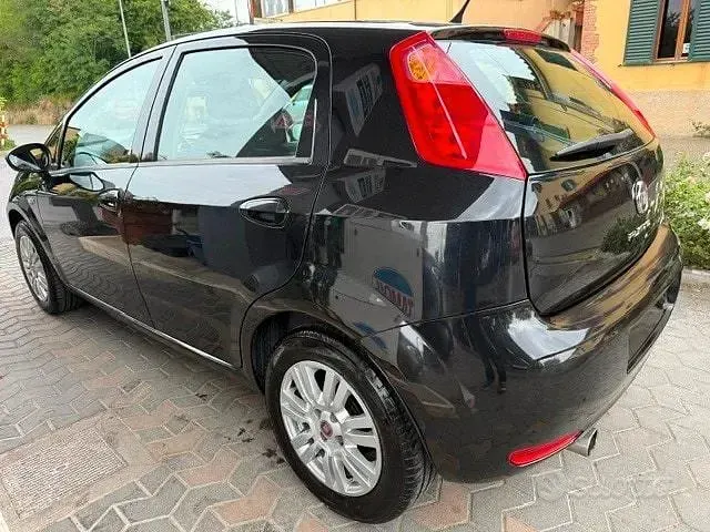 Begagnad Fiat Punto Lounge 69 HK (50 kW) 2017 Svart Halvkombi