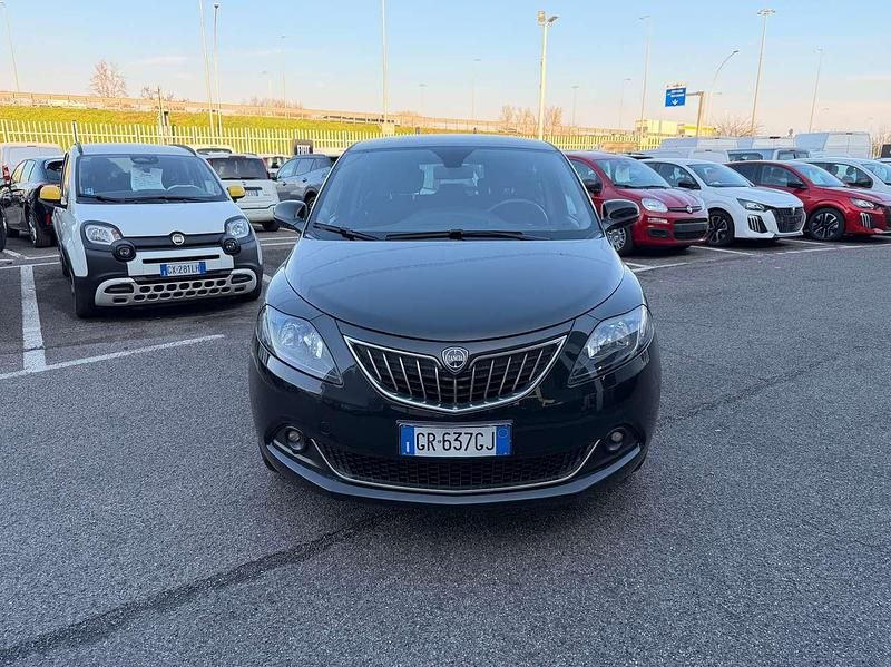 Usata Lancia Ypsilon Gold 69 CV (50 kW) 2023 Nero Utilitaria