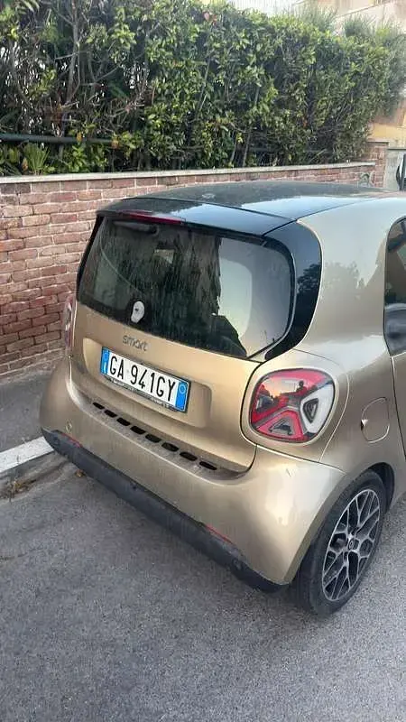 Usata Smart ForTwo Coupé Prime 41 kW (56 CV) 2020 Oro Utilitaria