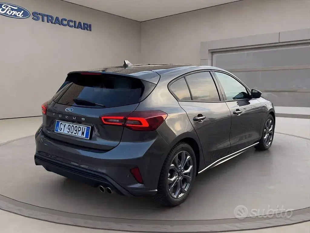 Usata Ford Focus ST-Line 116 CV (85 kW) 2025 Grigio metallizzato Berlina