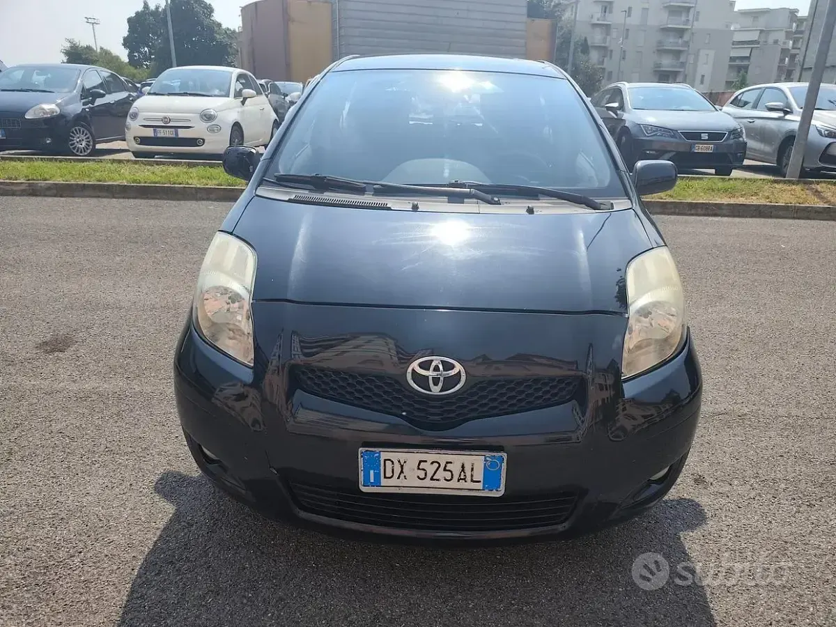 Usata Toyota Yaris 69 CV (50 kW) 2009 Nero Utilitaria