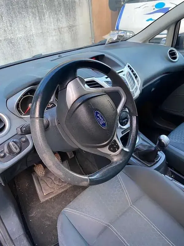 Usata Ford Fiesta Titanium 82 CV (60 kW) 2010 Nero Berlina