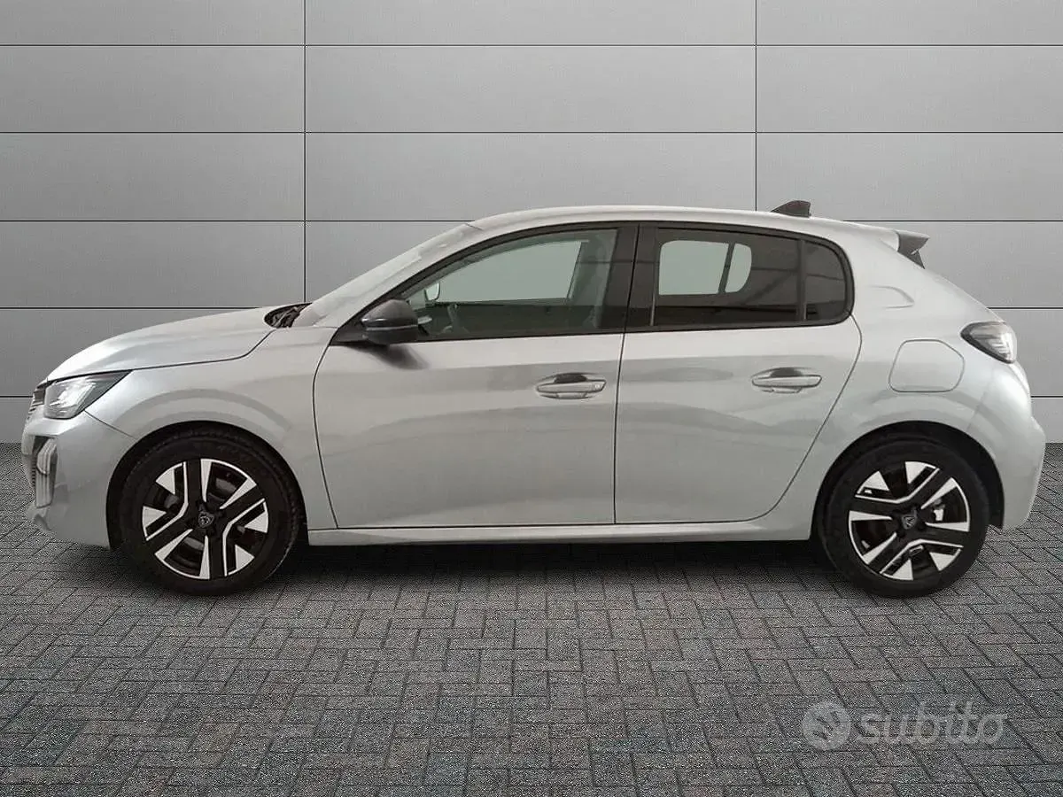 Usata Peugeot 208 Allure 101 CV (74 kW) 2025 Grigio Utilitaria