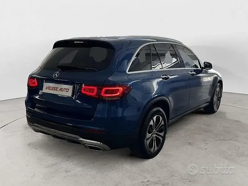 Usata Mercedes GLC200 Executive 163 CV (119 kW) 2022 Bluazzurro SUV