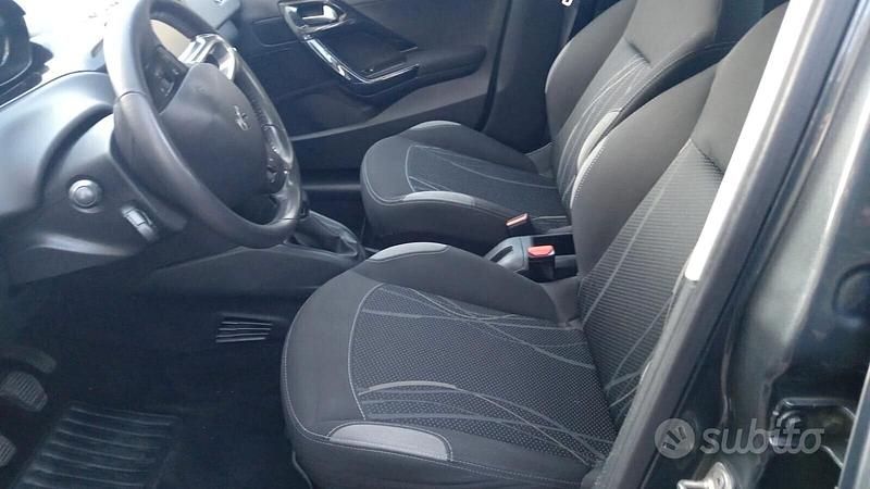 Usata Peugeot 208 Allure 68 CV (50 kW) 2015 Grigio Utilitaria