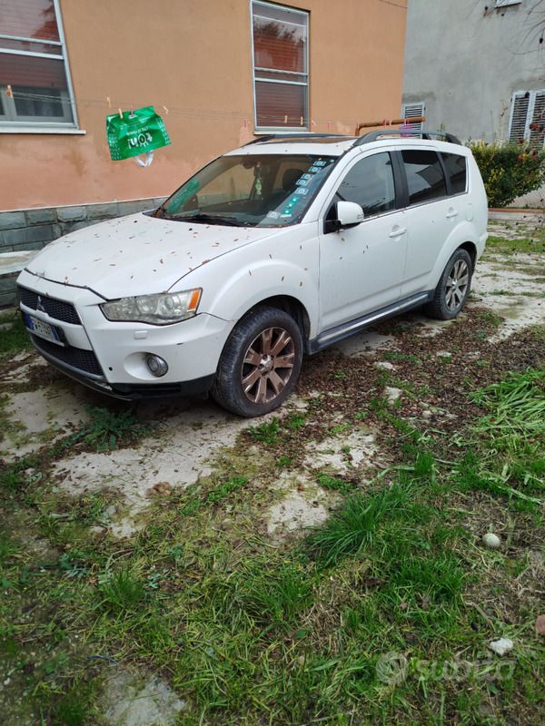 Usata Mitsubishi Outlander 156 CV (114 kW) 2012 Bianco SUV