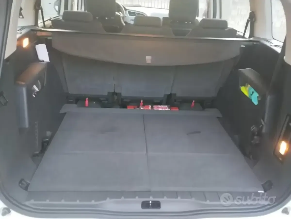 Usata Peugeot 5008 112 CV (82 kW) 2012 Bianco Monovolume