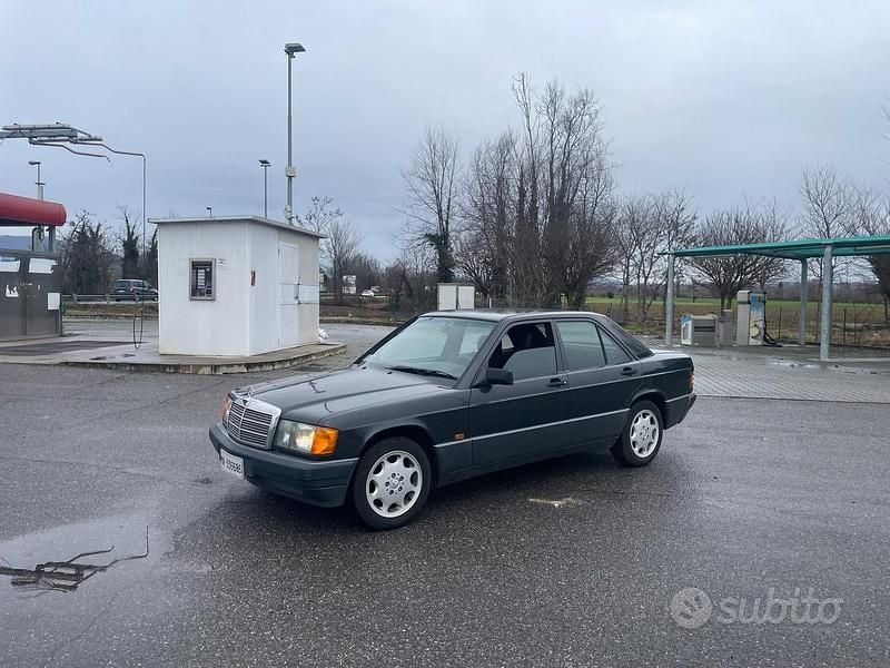 Usata Mercedes 190 104 CV (76 kW) 1991 Nero Berlina