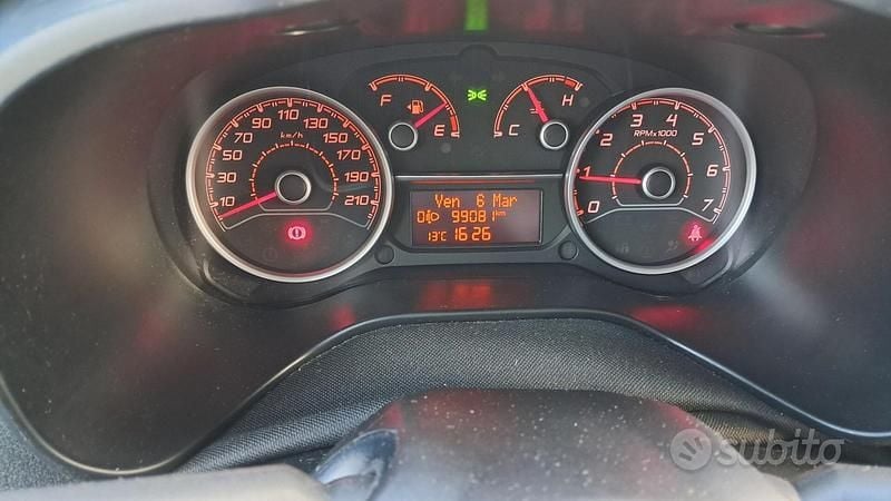 Usata Fiat Doblò S 120 CV (88 kW) 2021 Bianco Monovolume