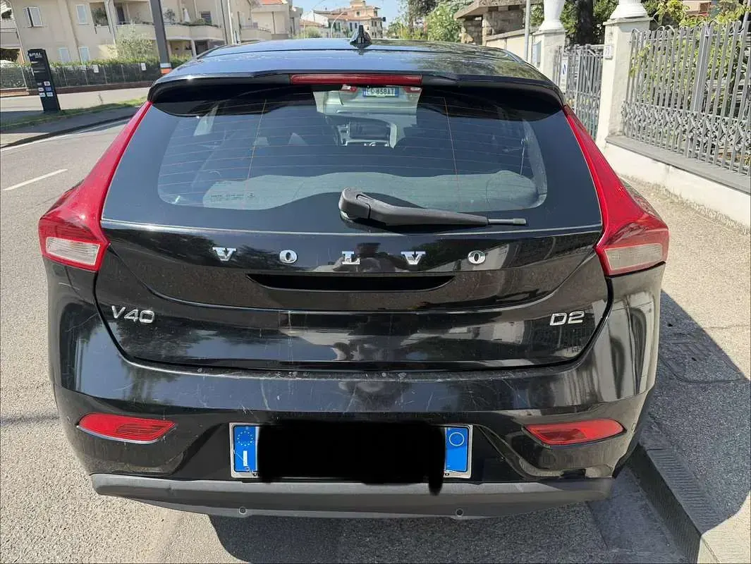 Usata Volvo V40 Kinetic 120 CV (88 kW) 2016 Nero Berlina