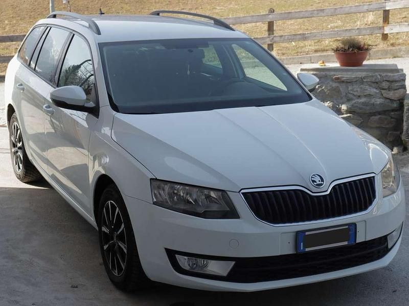 Usata Skoda Octavia Elegance 150 CV (110 kW) 2015 Bianco Utilitaria
