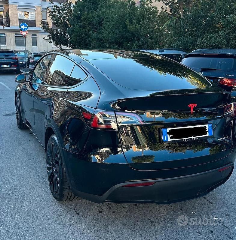 Usata Tesla Model Y 378 kW (514 CV) 2023 Nero SUV