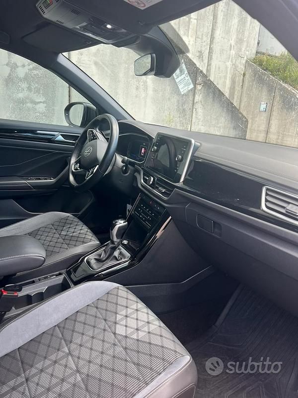 Usata VW T-Roc 150 CV (110 kW) 2022 Nero SUV