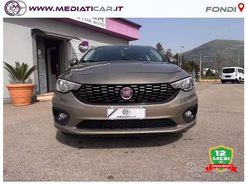Usata Fiat Tipo Easy 120 CV (88 kW) 2017 Oro Berlina
