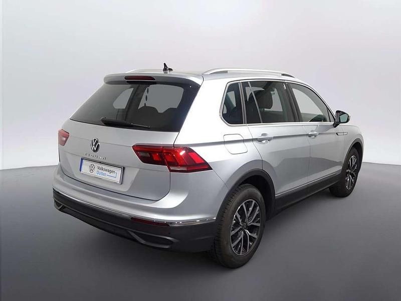 Usata VW Tiguan Life 131 CV (96 kW) 2023 Reflex silver metallizzato SUV