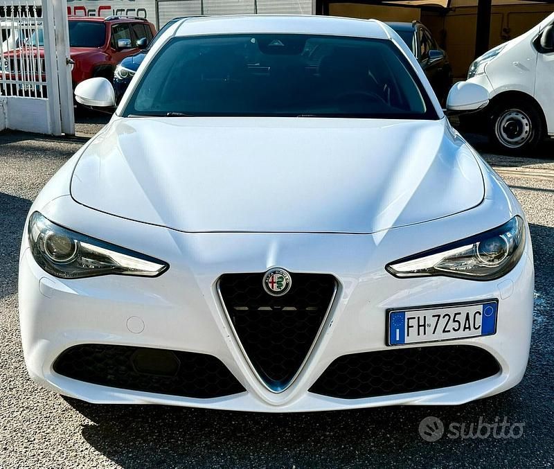 Usata Alfa Romeo Giulia Super 150 CV (110 kW) 2017 Bianco Berlina