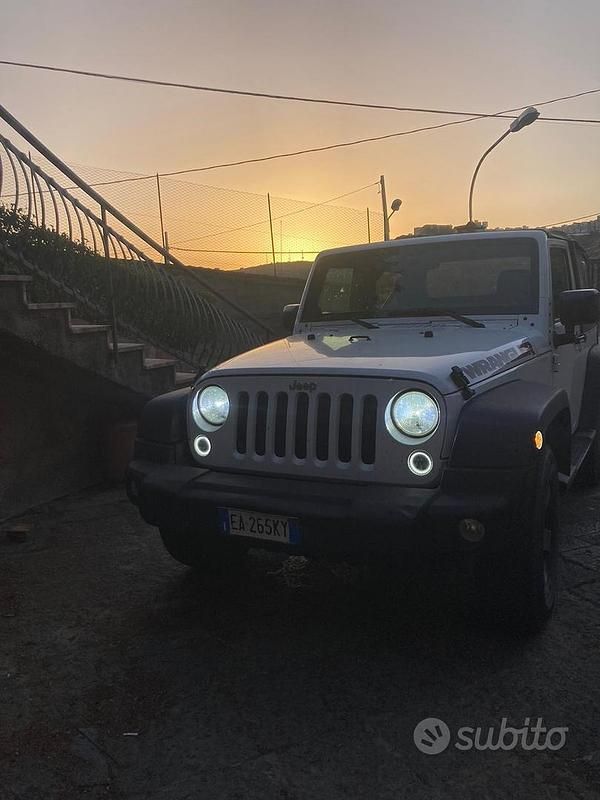 Bianco Usata 2011 Jeep Wrangler SUV | 24.900 € (Buon prezzo) - Immagine 1/4
