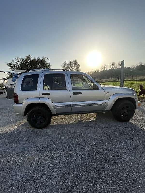 Usado Jeep Cherokee 163 CV (119 kW) 2006 Gris SUV