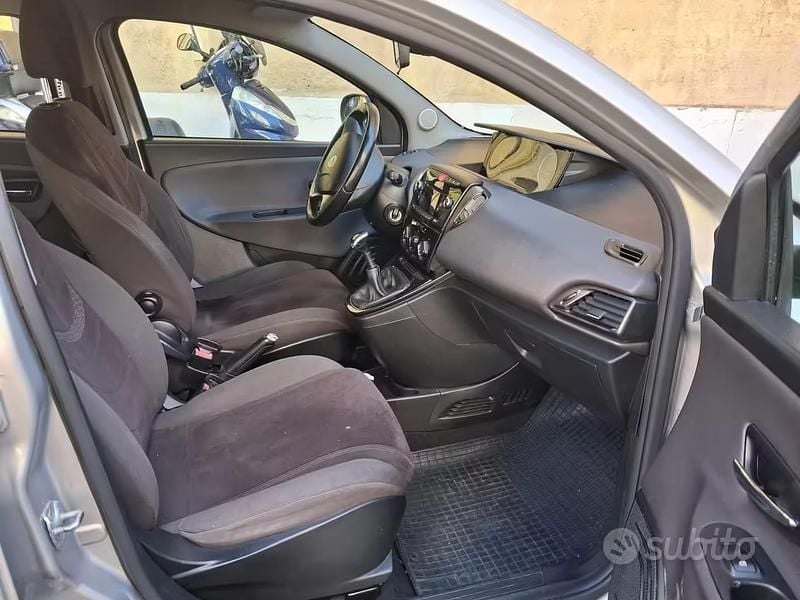 Usata Lancia Ypsilon 95 CV (69 kW) 2012 Utilitaria