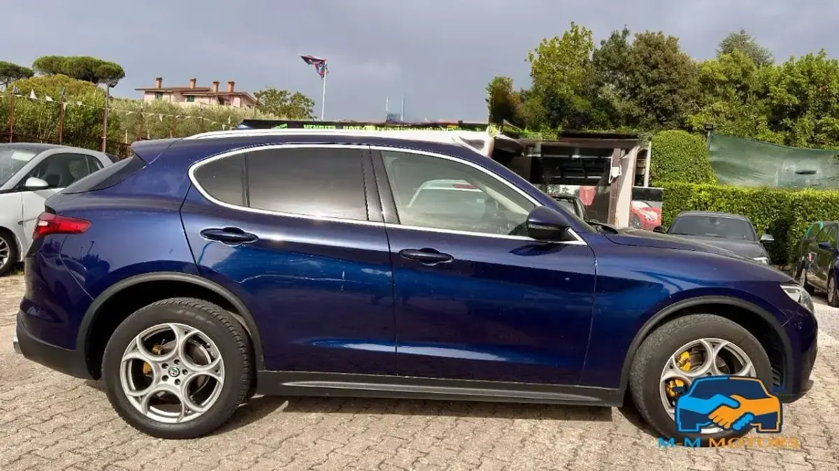 Usata Alfa Romeo Stelvio Super 209 CV (153 kW) 2017 Blu/azzurro SUV