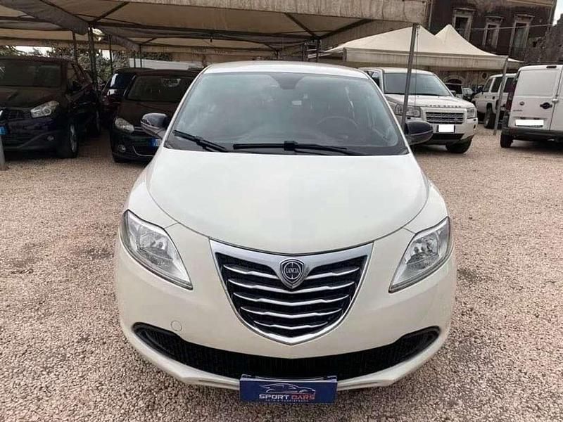 Usata Lancia Ypsilon 69 CV (50 kW) 2013 Bianco Utilitaria