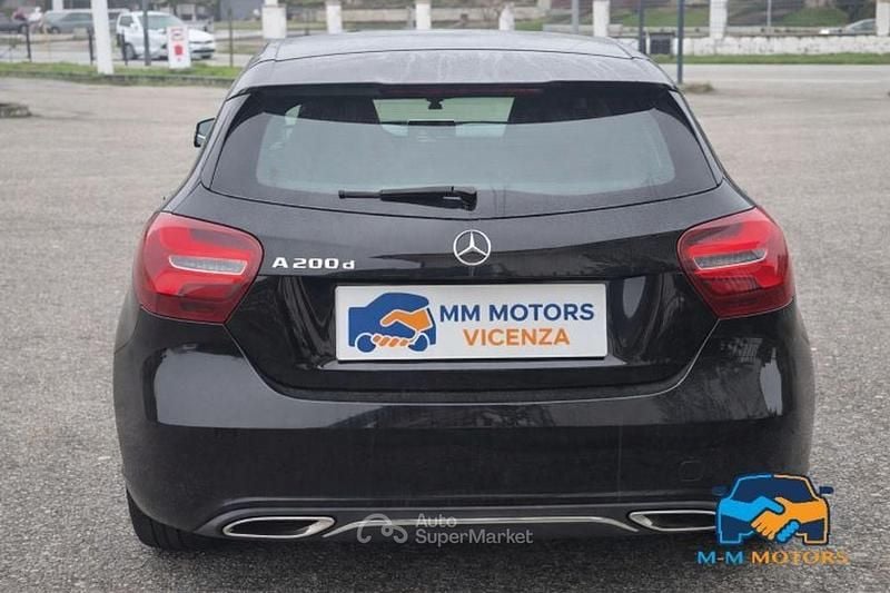 Usata Mercedes A200 136 CV (100 kW) 2017 Blu/azzurro Berlina