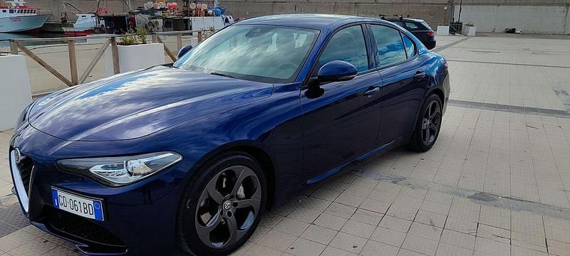 Usata Alfa Romeo Giulia Tech Edition 160 CV (117 kW) 2020 Blu/azzurro Berlina