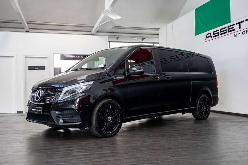 Usata Mercedes 300 Premium 239 CV (175 kW) 2021 Silver satinato Monovolume