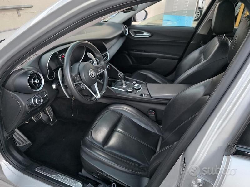 Usata Alfa Romeo Giulia Tech Edition 190 CV (139 kW) 2019 Argento Berlina