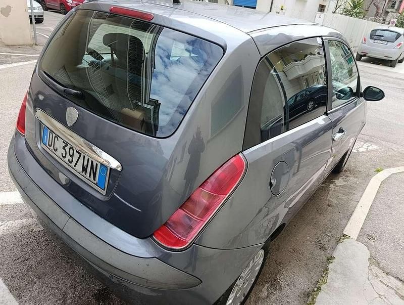 Usata Lancia Ypsilon 60 CV (44 kW) 2006 Utilitaria