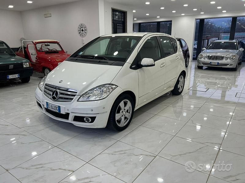 Bianco Usata 2011 Mercedes A160 Avantgarde Monovolume | 4990 € (Buon prezzo) - Immagine 1/4
