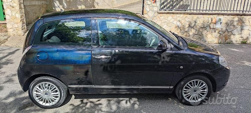 Usata Lancia Ypsilon 75 CV (55 kW) 2011 Nero Utilitaria