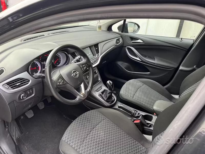 Usata Opel Astra 110 CV (80 kW) 2016 Nero Station wagon