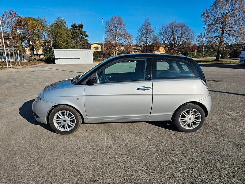 Usata Lancia Ypsilon 59 CV (43 kW) 2009 Argento Utilitaria