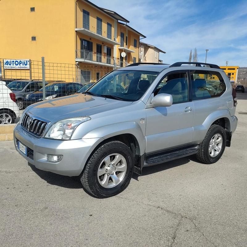 Argento Usata 2005 Toyota Land Cruiser Station wagon | 17.990 € (Cara) - Immagine 1/4