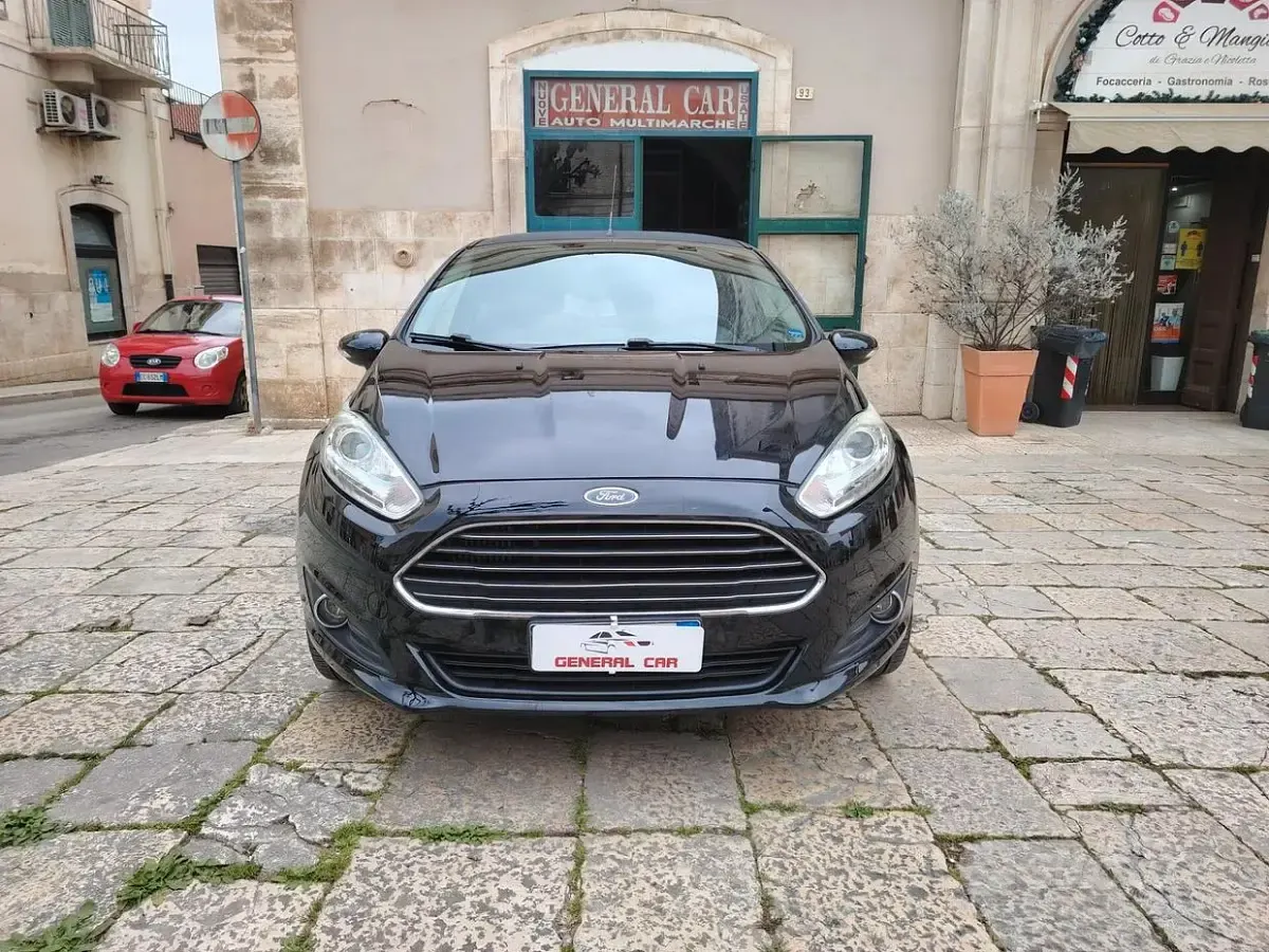 Second-hand Ford Fiesta Titanium 75 CP (55 kW) 2016 Negru Hatchback