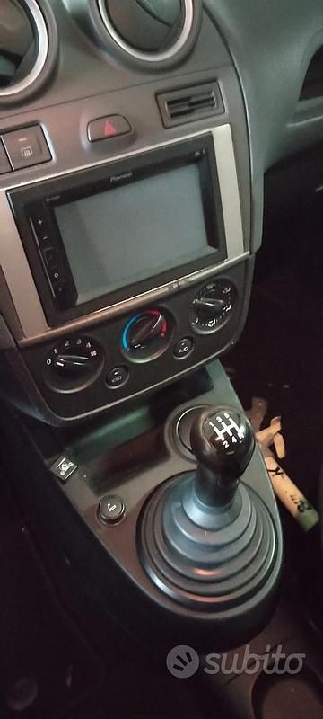 Blu Usata 2008 Ford Fiesta Due volumi | 2600 € - Immagine 1/4