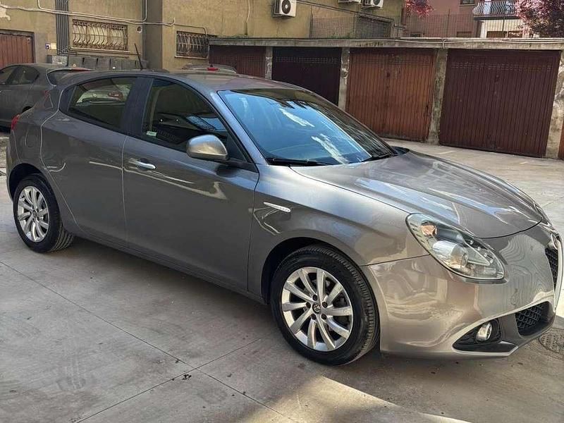 Gebraucht Alfa Romeo Giulietta Business 120 PS (88 kW) 2017 Grau Kleinwagen