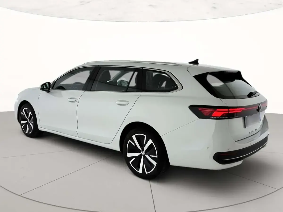 Usata VW Passat Business 150 CV (110 kW) 2025 Pure white Station wagon