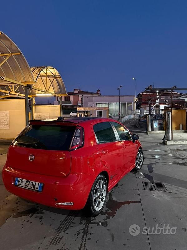 Usata Fiat Punto 75 CV (55 kW) 2013 Rosso Berlina