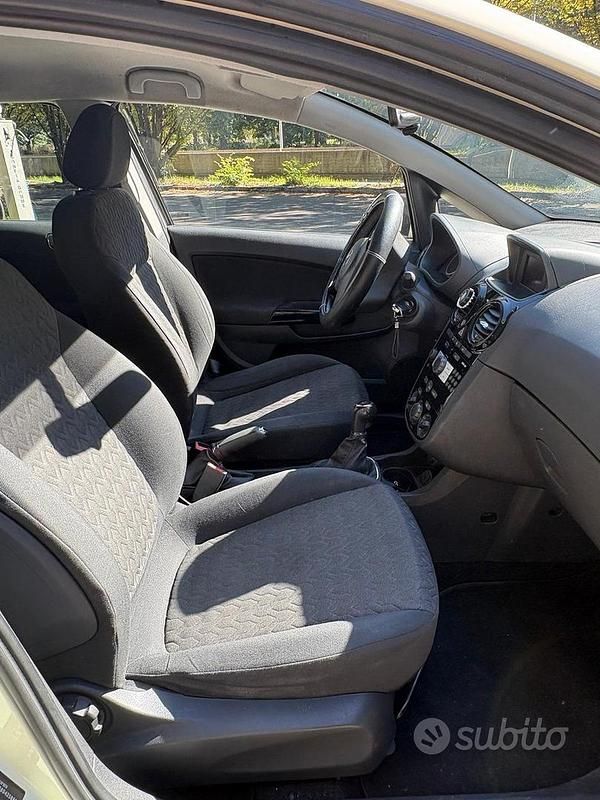 Usata Opel Corsa 85 CV (62 kW) 2013 Bianco Berlina