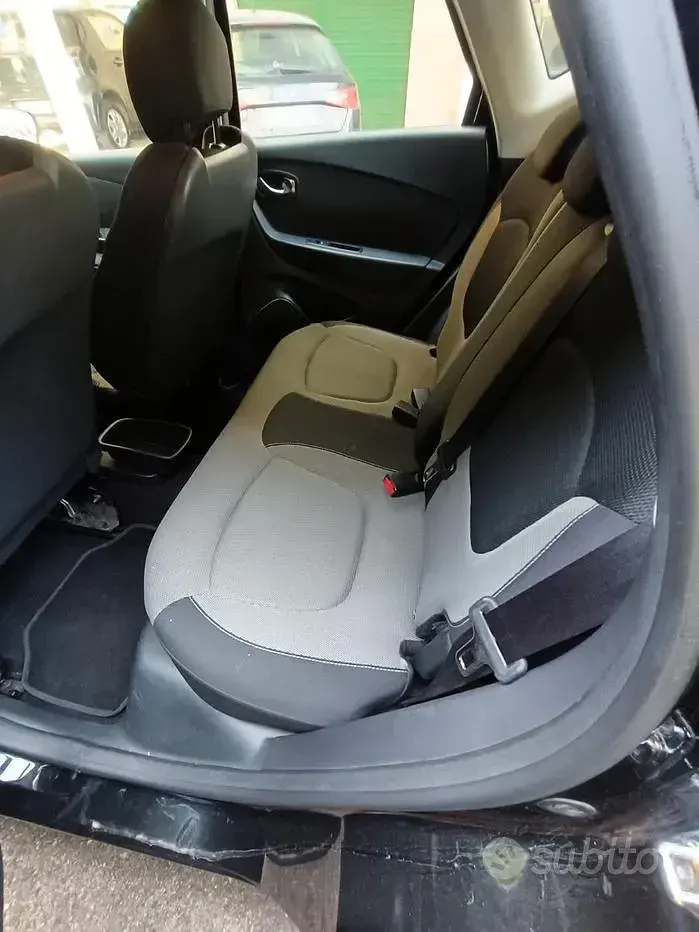 Usata Renault Captur 110 CV (80 kW) 2015 Nero SUV