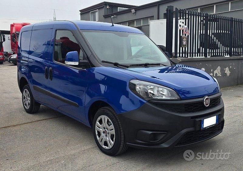 Usata Fiat Doblò S 105 CV (77 kW) 2020 Blu Monovolume