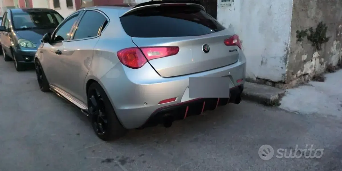 Usata Alfa Romeo Giulietta Quadrifoglio Verde 235 CV (172 kW) 2012 Grigio Utilitaria