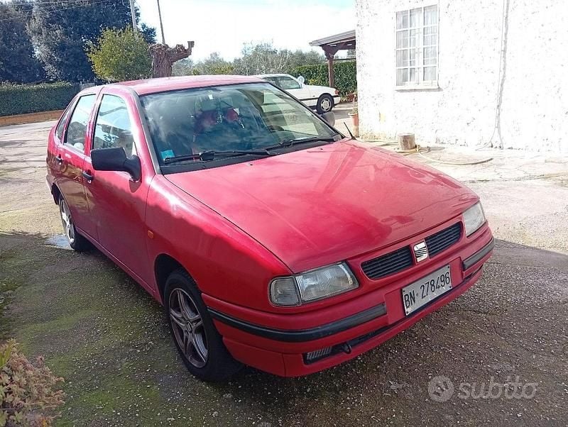 Usata Seat Cordoba 1994 Rosso Berlina