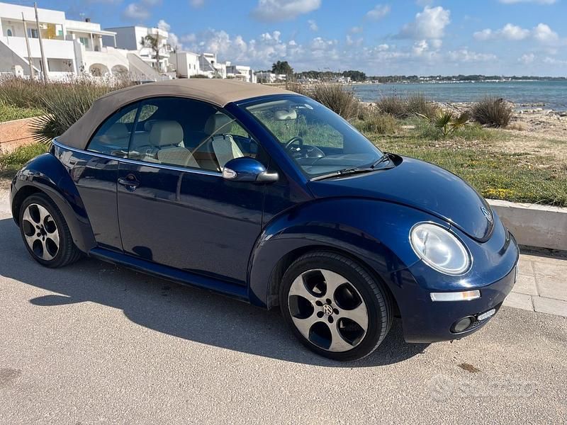 Usata VW New Beetle 105 CV (77 kW) 2007 Blu Utilitaria
